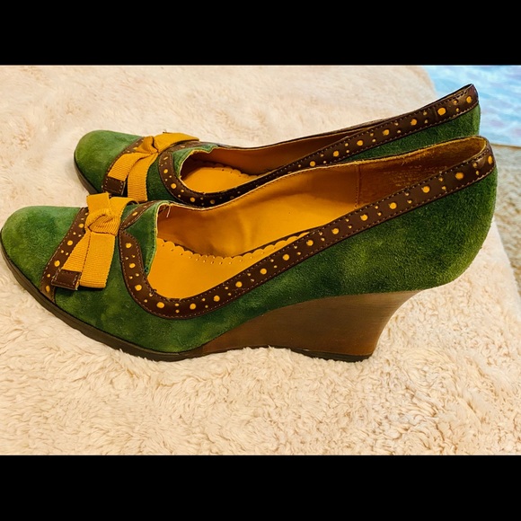 Kenneth Cole Suede Wedges - Picture 3 of 6
